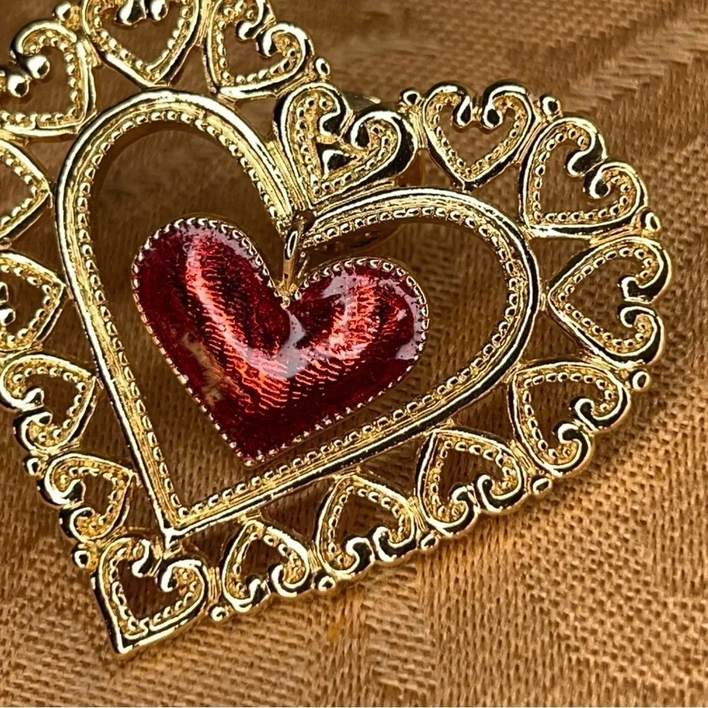 VINTAGE GOLD HEART BROOCH RETRO